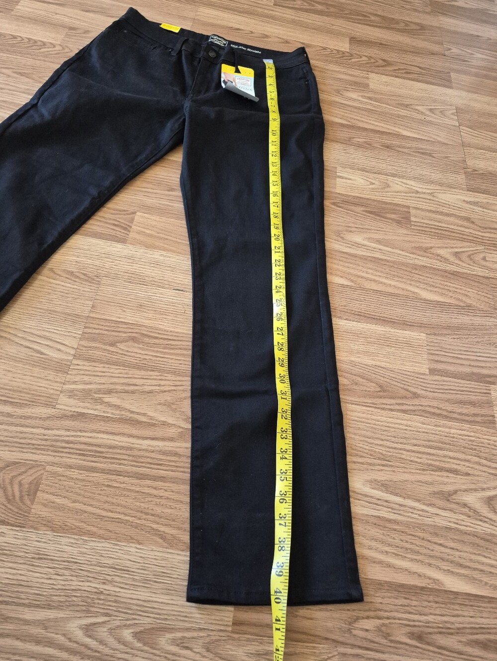 Levi's Women's Mid-Rise Straight Black Jeans - Picture 5 of 8